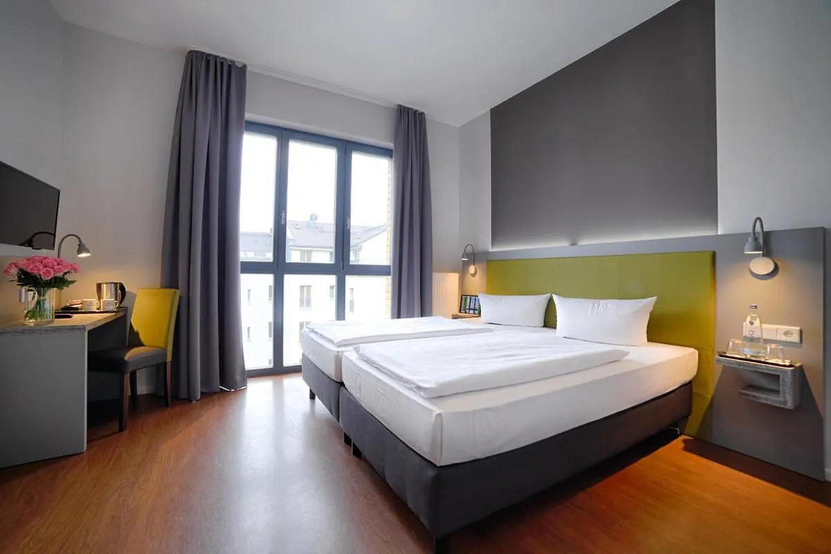 ***  H+ Hotel 4Youth Berlim Alemanha