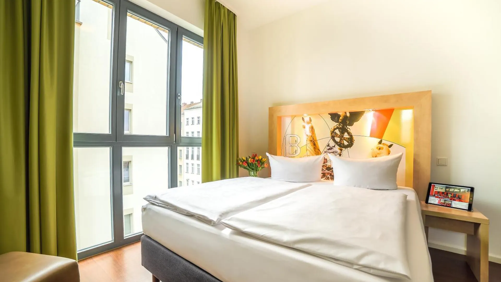 ***  H+ Hotel 4Youth Berlin Germany